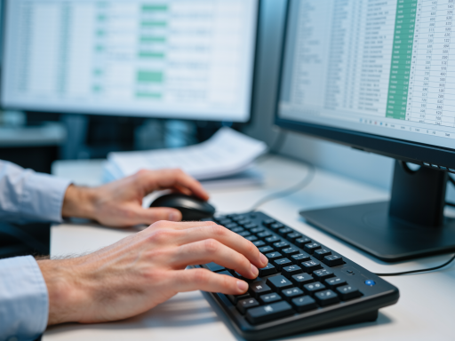 年轻男性技术工程师,穿格子衬衫,办公室内操作电脑设备